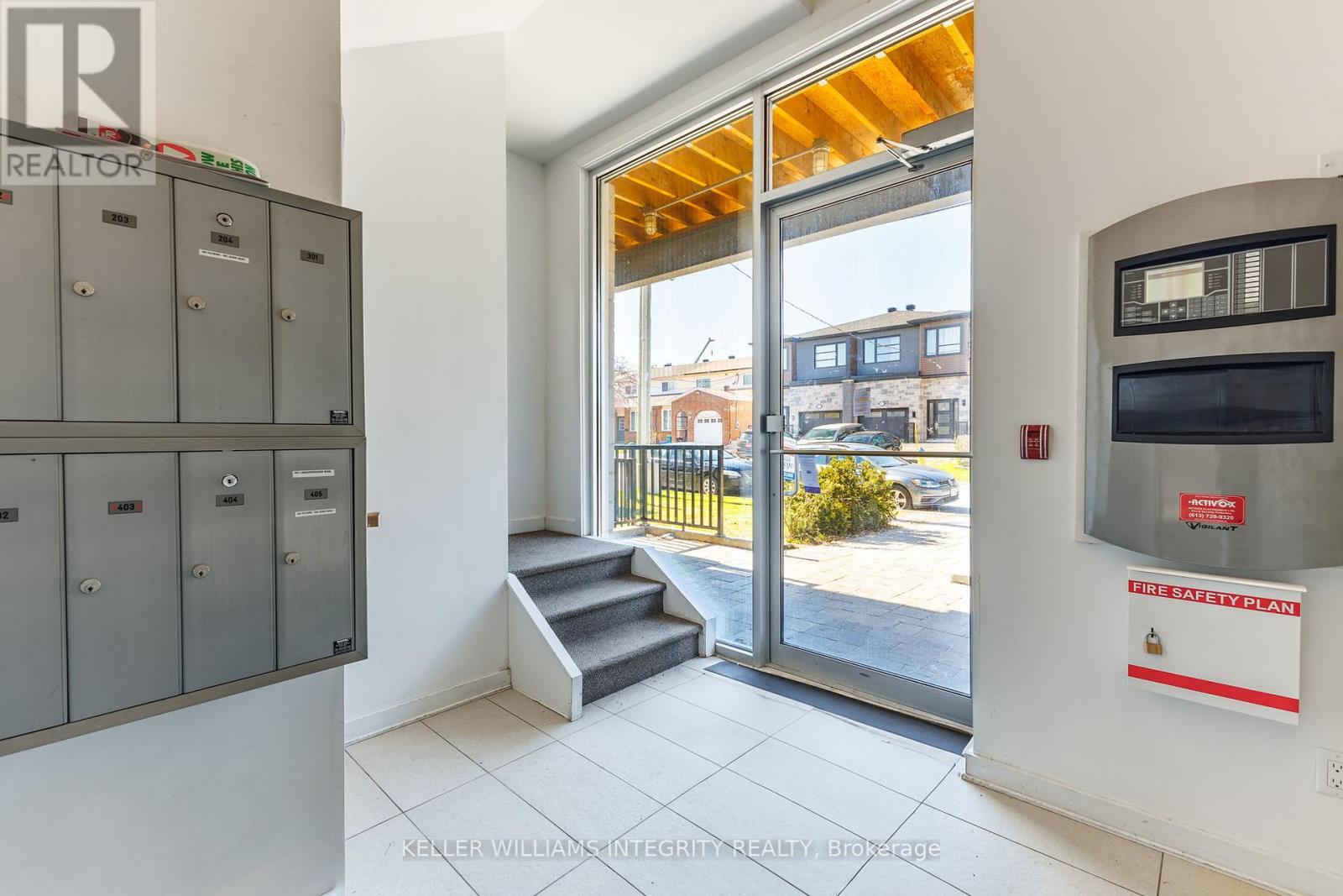 Property at 202 - 1308 THAMES STREET image 3