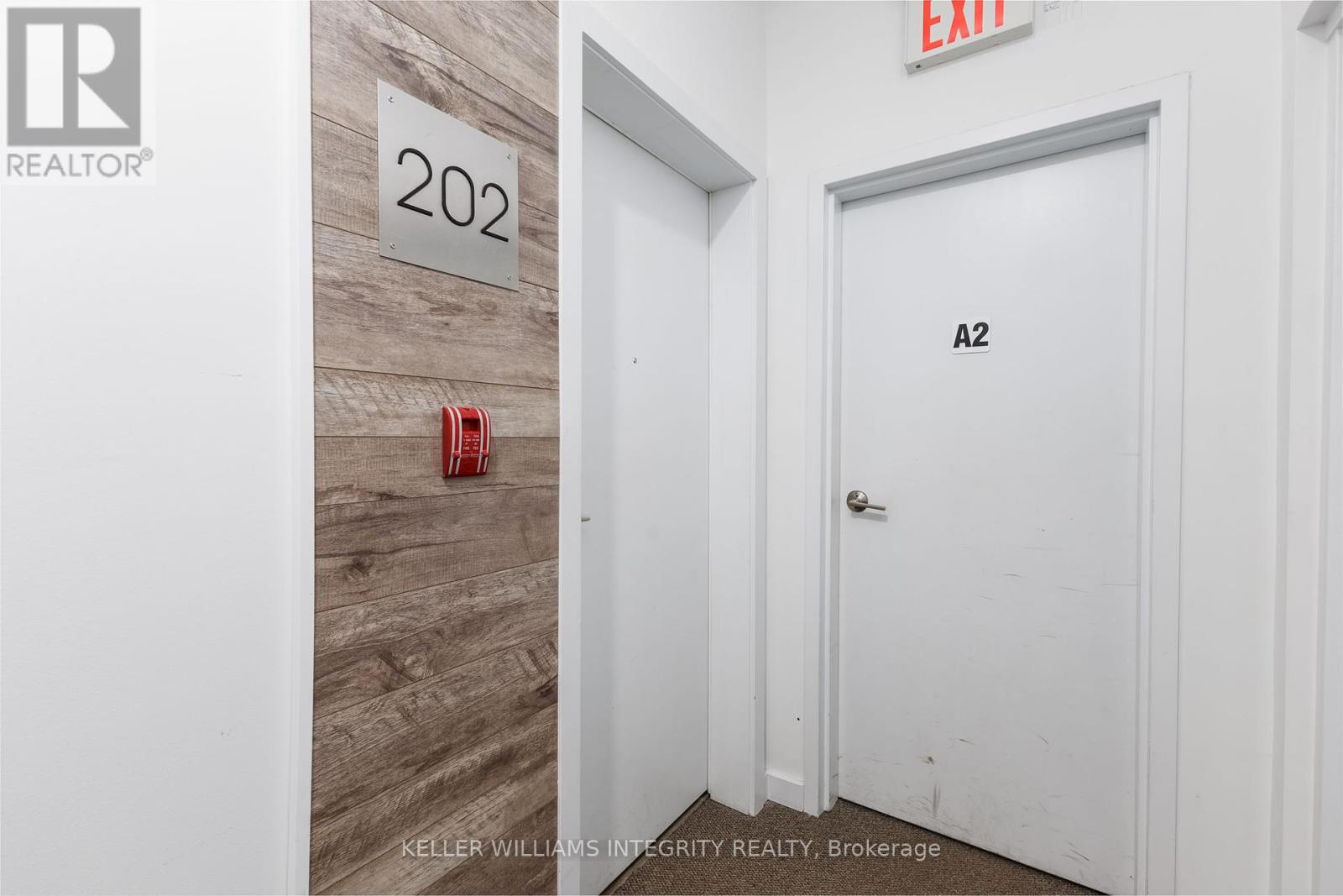 Property at 202 - 1308 THAMES STREET image 4