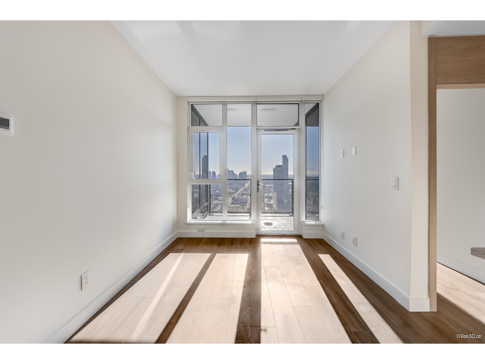 2805 10731 King George Boulevard, Surrey, British Columbia  V3R 0N9 - Photo 2 - R2956264