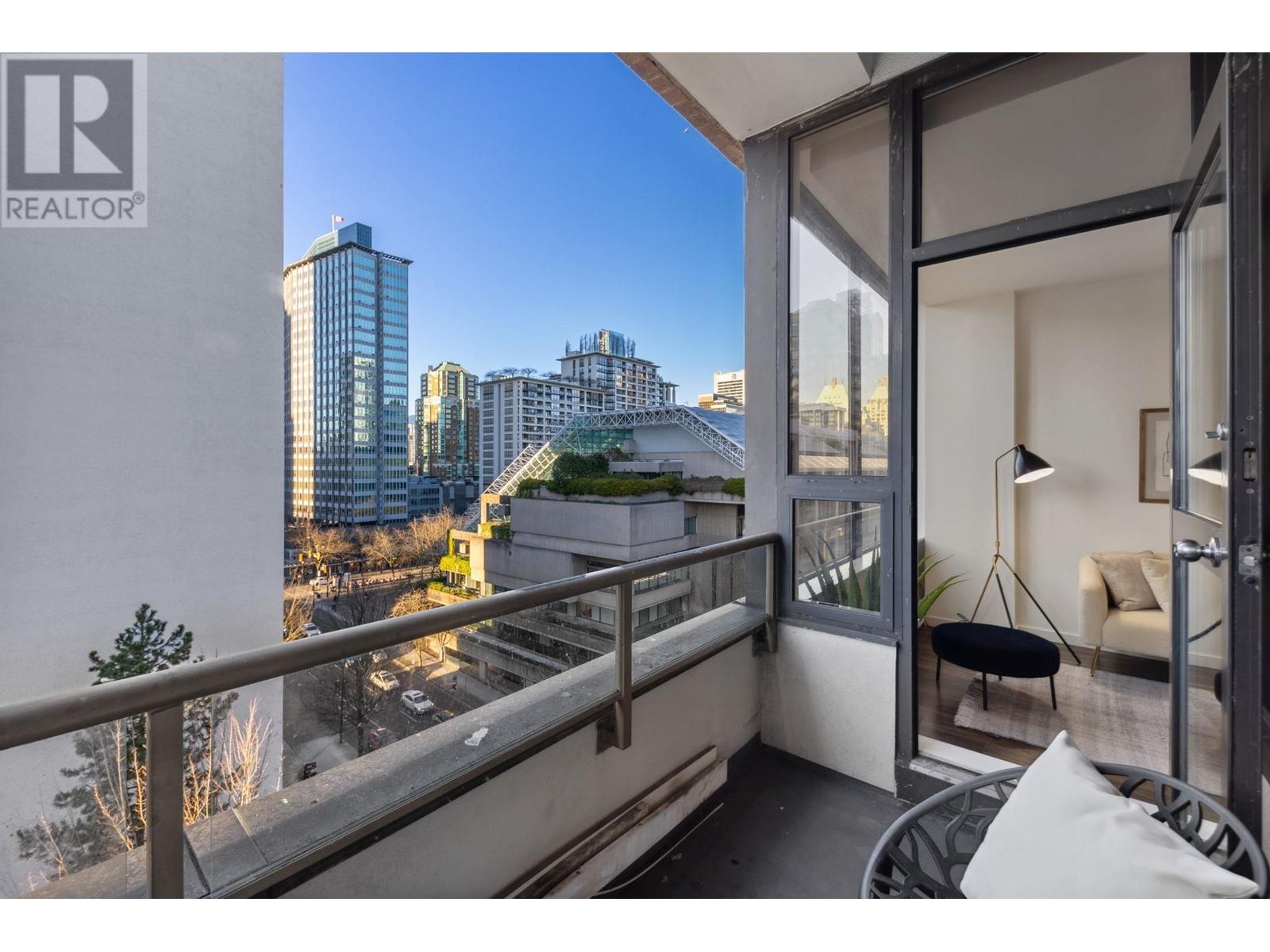 Listing Picture 16 of 24 : 814 1010 HOWE STREET, Vancouver / 溫哥華 - 魯藝地產 Yvonne Lu Group - MLS Medallion Club Member