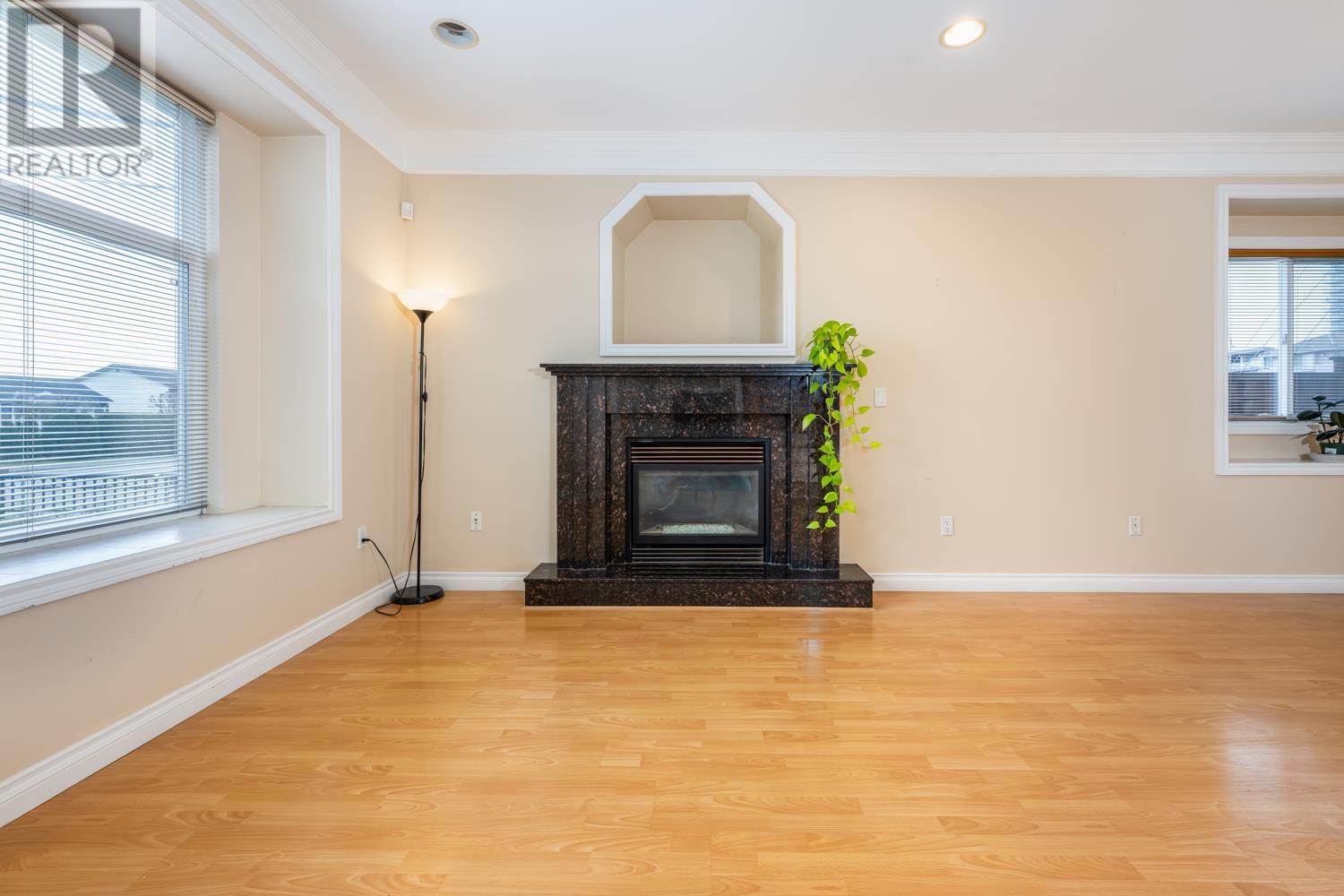 Listing Picture 6 of 38 : 7155 10TH AVENUE, Burnaby / 本拿比 - 魯藝地產 Yvonne Lu Group - MLS Medallion Club Member