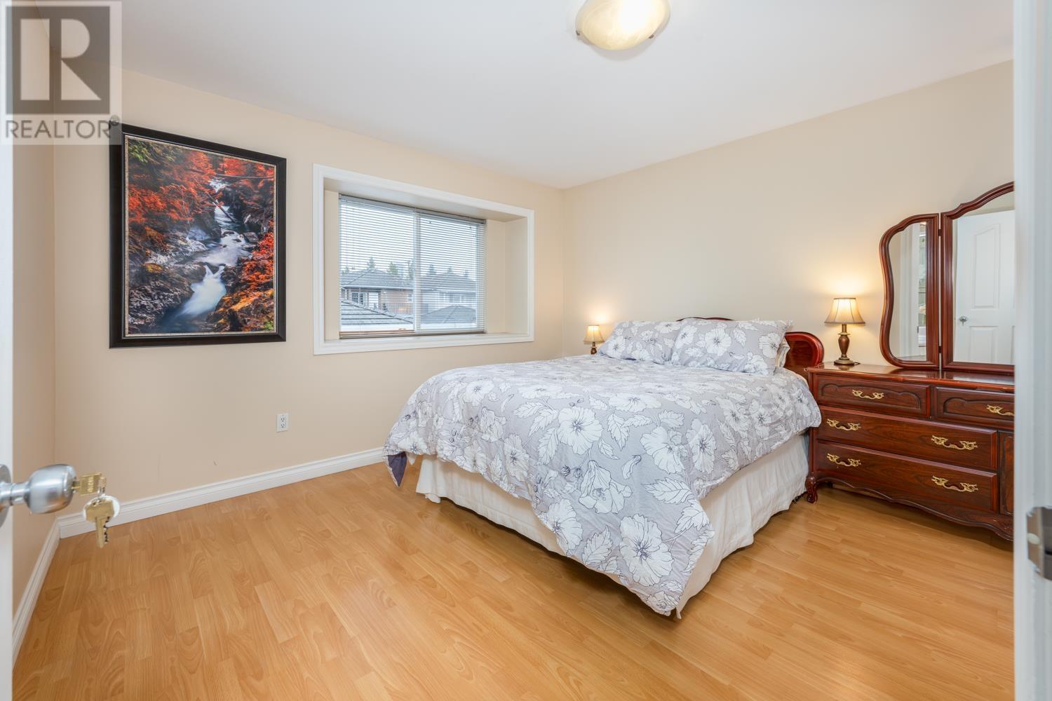 Listing Picture 22 of 38 : 7155 10TH AVENUE, Burnaby / 本拿比 - 魯藝地產 Yvonne Lu Group - MLS Medallion Club Member