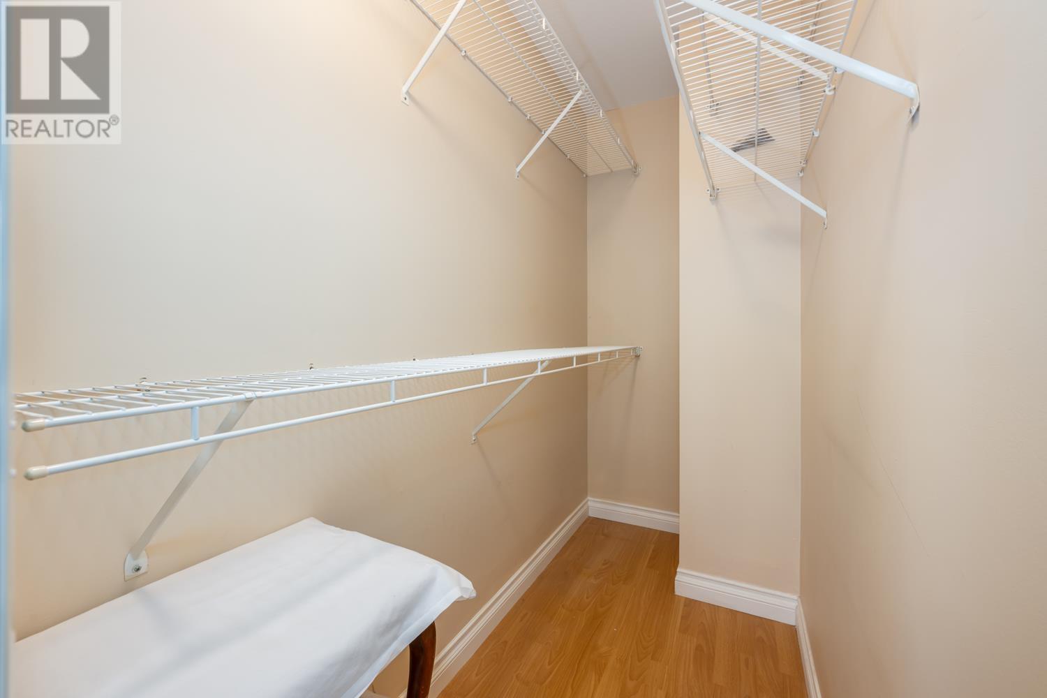 Listing Picture 24 of 38 : 7155 10TH AVENUE, Burnaby / 本拿比 - 魯藝地產 Yvonne Lu Group - MLS Medallion Club Member