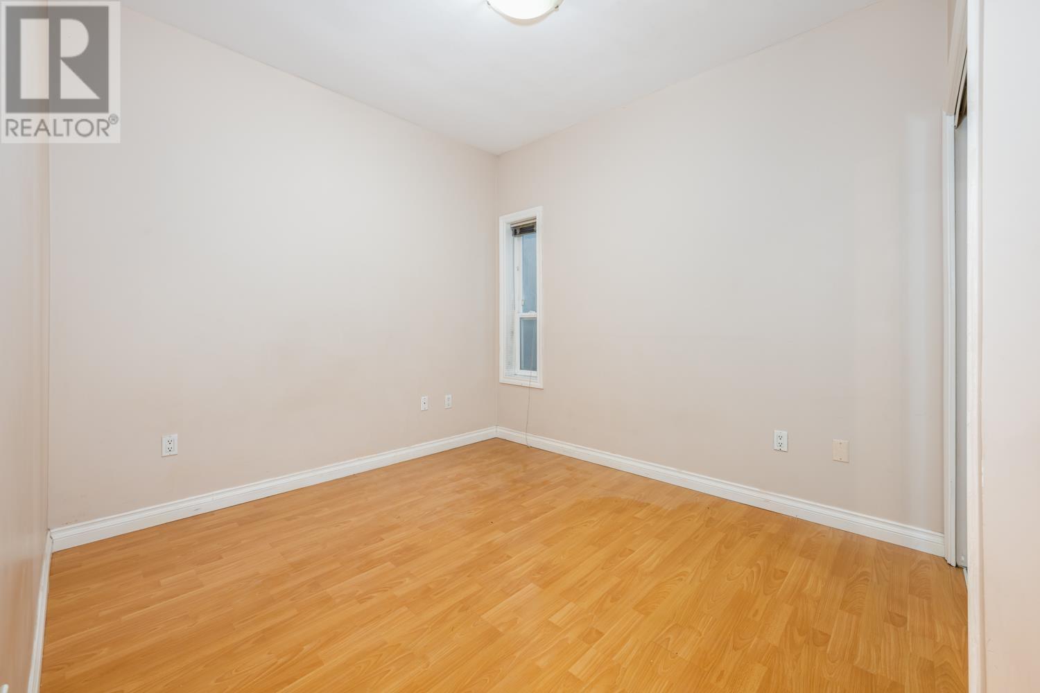Listing Picture 35 of 38 : 7155 10TH AVENUE, Burnaby / 本拿比 - 魯藝地產 Yvonne Lu Group - MLS Medallion Club Member
