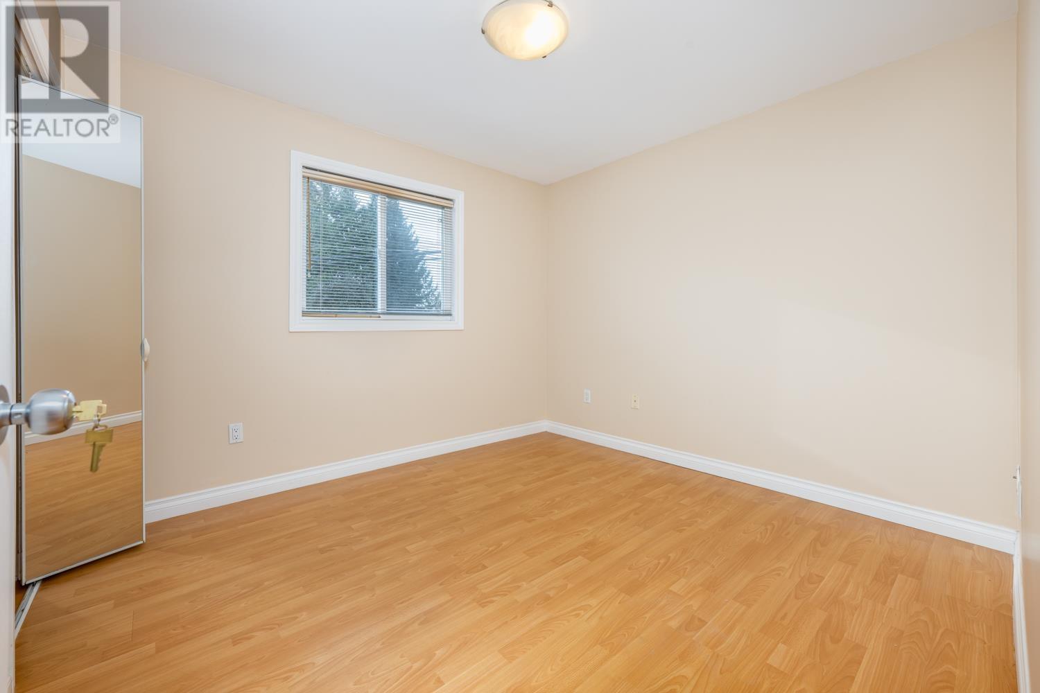 Listing Picture 20 of 38 : 7155 10TH AVENUE, Burnaby / 本拿比 - 魯藝地產 Yvonne Lu Group - MLS Medallion Club Member