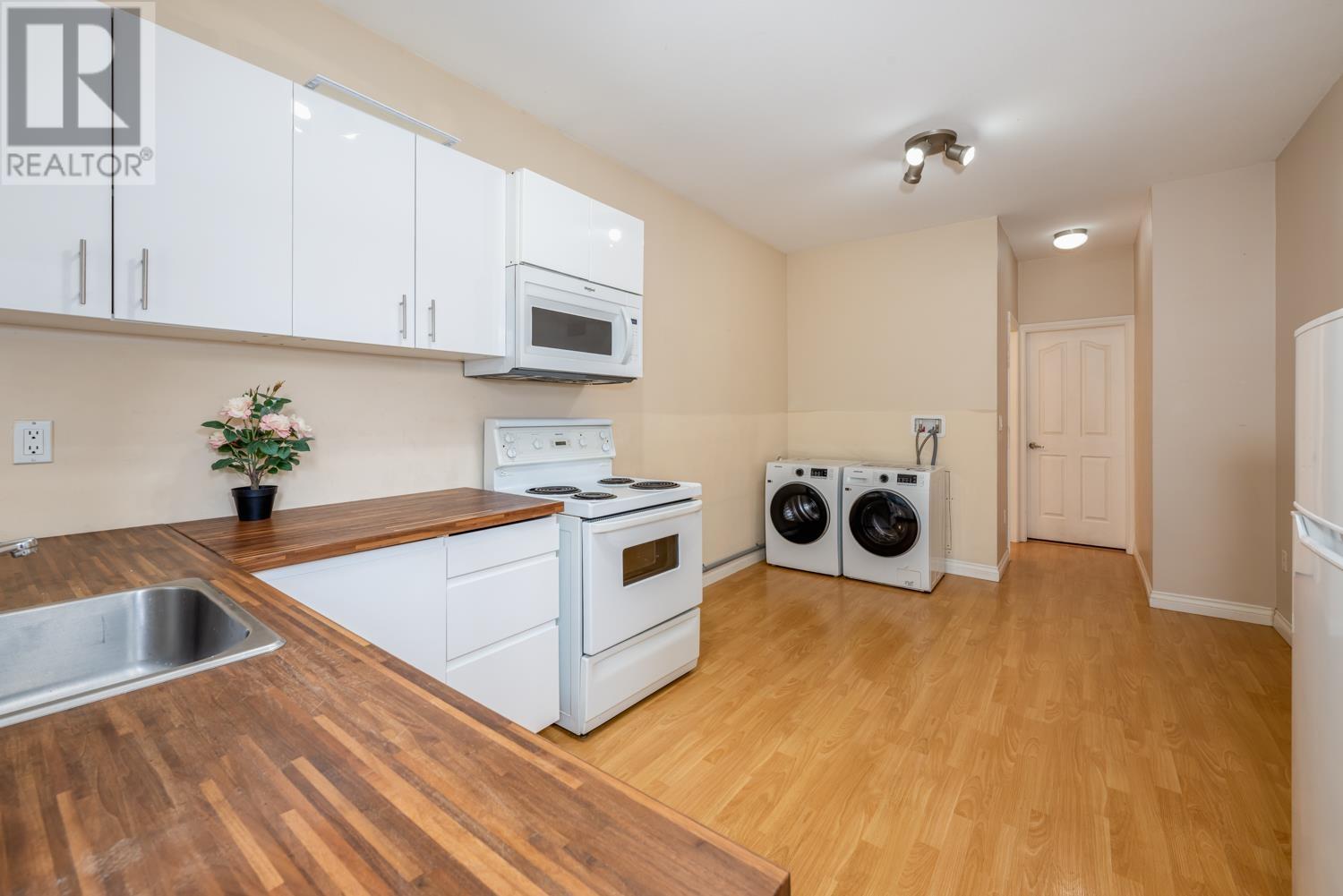 Listing Picture 31 of 38 : 7155 10TH AVENUE, Burnaby / 本拿比 - 魯藝地產 Yvonne Lu Group - MLS Medallion Club Member