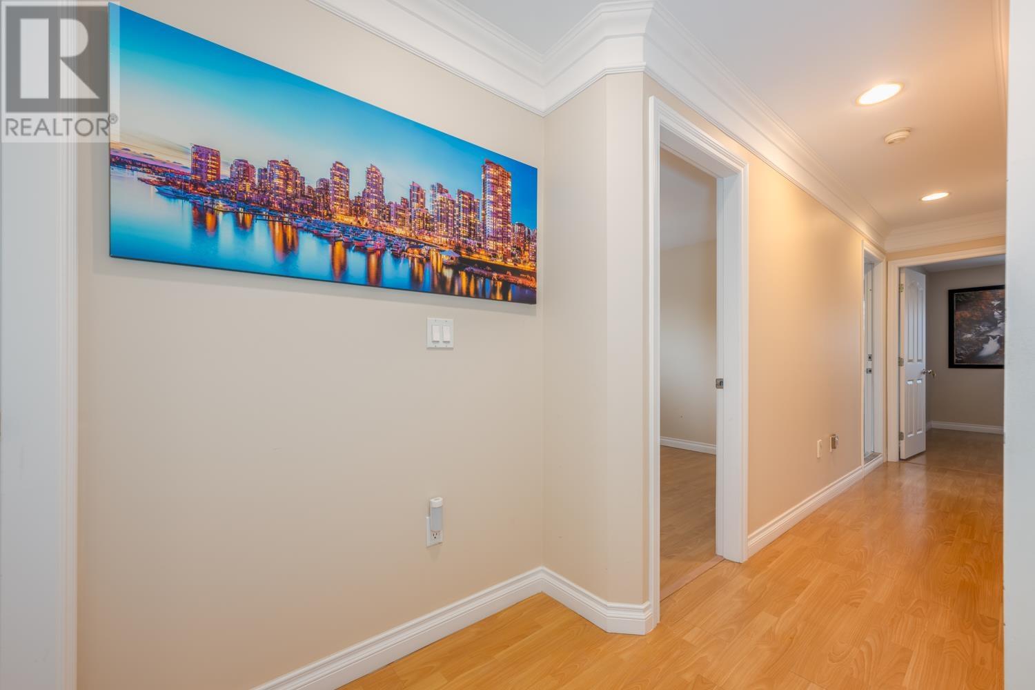 Listing Picture 27 of 38 : 7155 10TH AVENUE, Burnaby / 本拿比 - 魯藝地產 Yvonne Lu Group - MLS Medallion Club Member