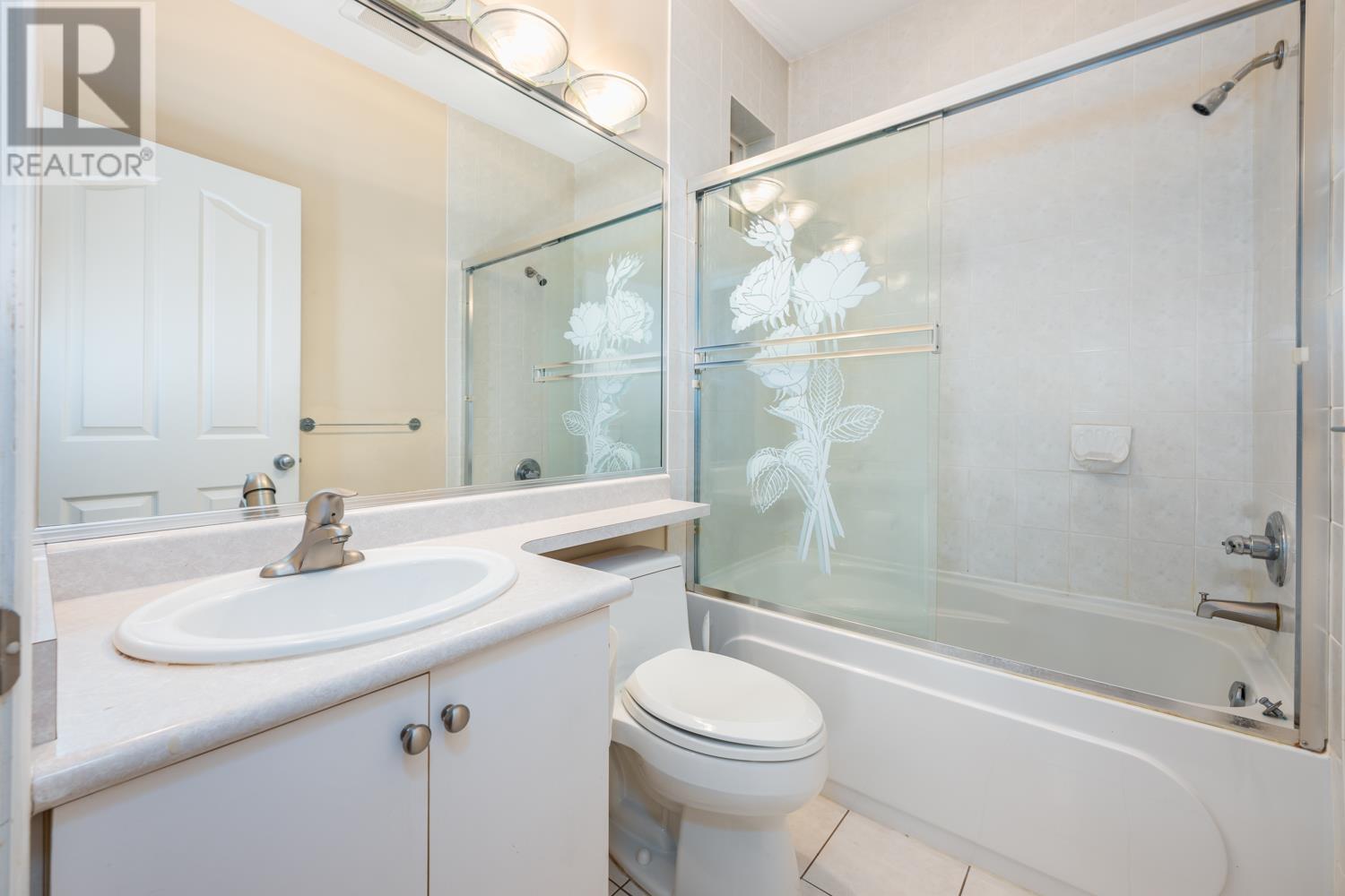 Listing Picture 34 of 38 : 7155 10TH AVENUE, Burnaby / 本拿比 - 魯藝地產 Yvonne Lu Group - MLS Medallion Club Member