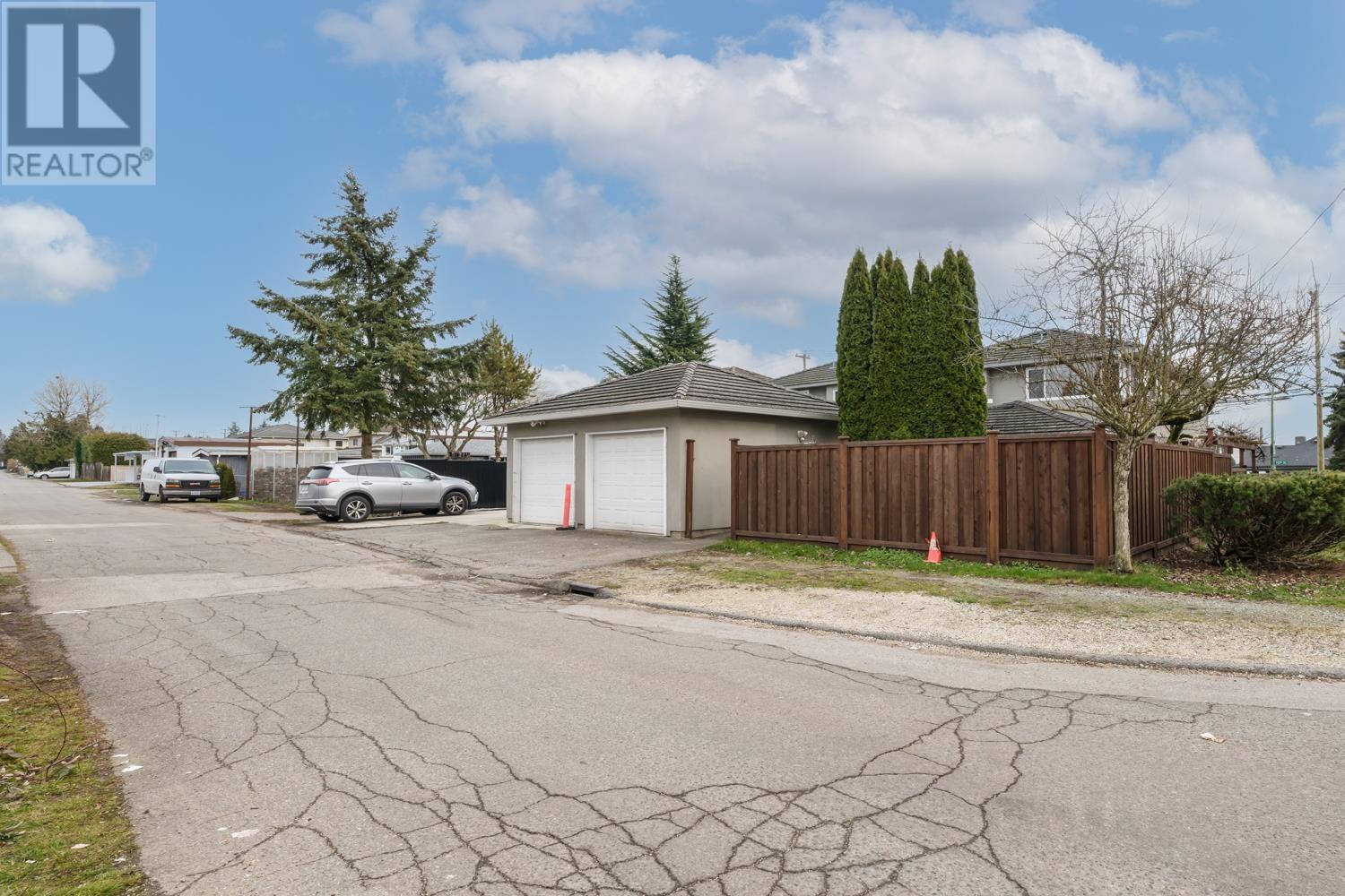 Listing Picture 36 of 38 : 7155 10TH AVENUE, Burnaby / 本拿比 - 魯藝地產 Yvonne Lu Group - MLS Medallion Club Member