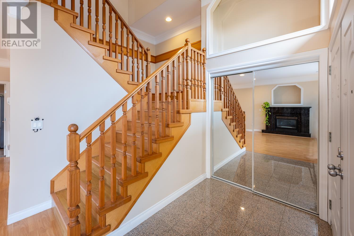 Listing Picture 28 of 38 : 7155 10TH AVENUE, Burnaby / 本拿比 - 魯藝地產 Yvonne Lu Group - MLS Medallion Club Member