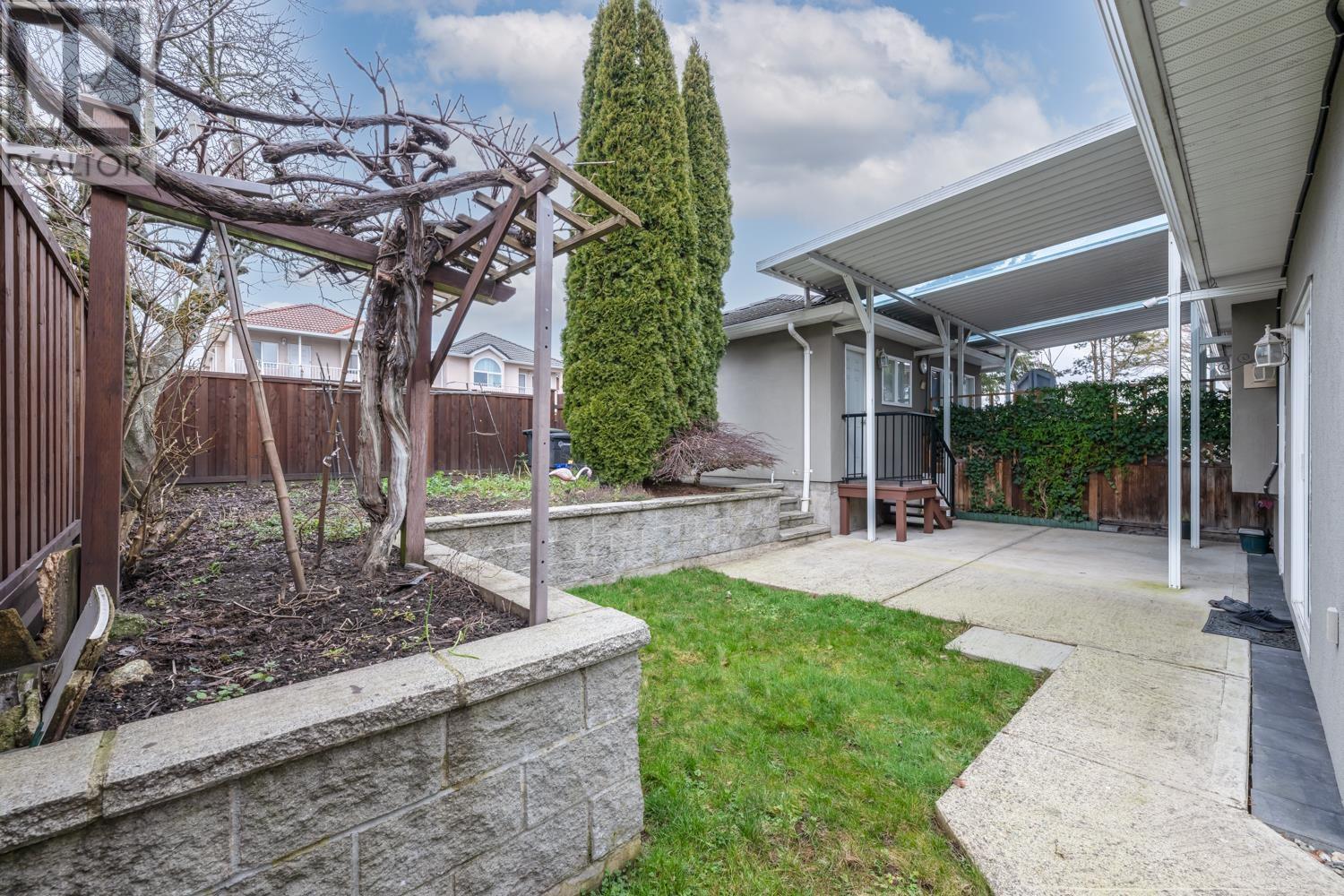Listing Picture 29 of 38 : 7155 10TH AVENUE, Burnaby / 本拿比 - 魯藝地產 Yvonne Lu Group - MLS Medallion Club Member