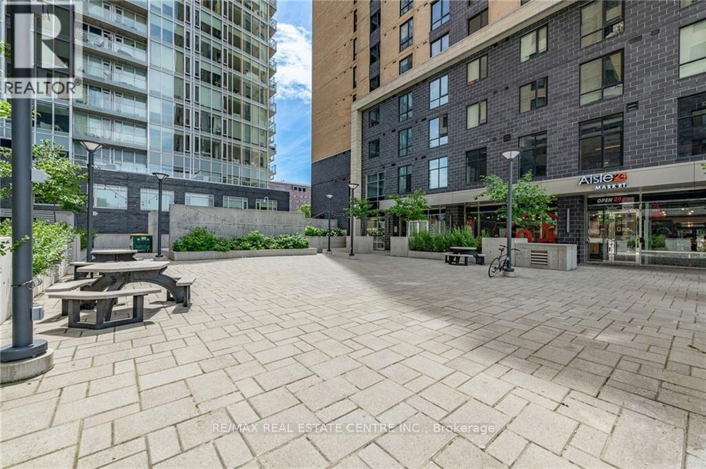 Property at 2006 - 105 CHAMPAGNE AVENUE image 2