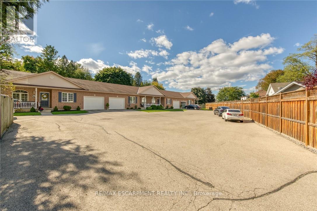 15 Forfar Street W, Haldimand, Ontario  N3W 2N9 - Photo 2 - X11943285