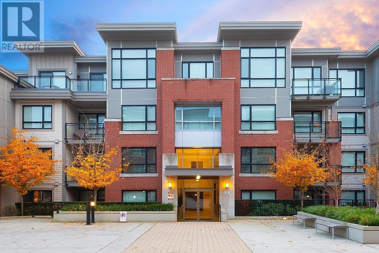 Listing Picture 2 of 13 : 206 7058 14TH AVENUE, Burnaby / 本拿比 - 魯藝地產 Yvonne Lu Group - MLS Medallion Club Member