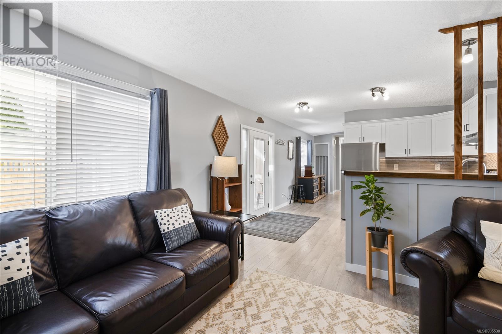 Property at 23 658 Alderwood Dr image 3
