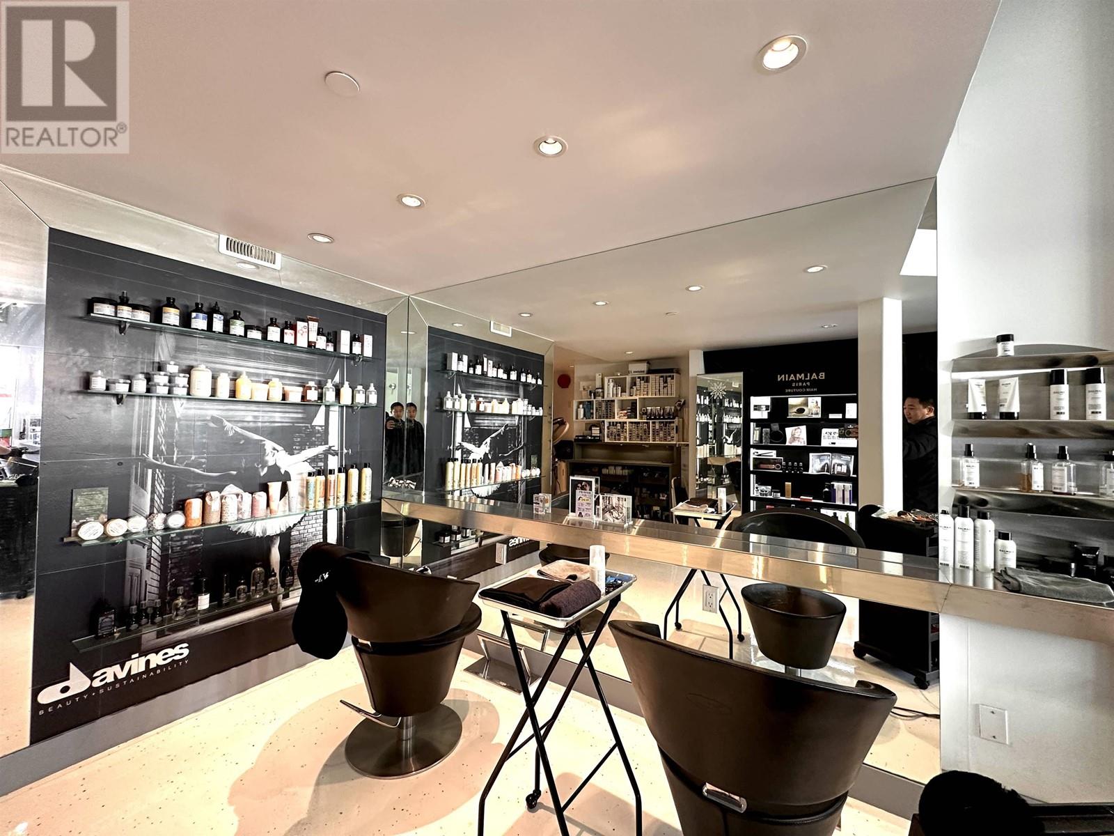 Listing Picture 7 of 16 : 1323 8368 CAPSTAN WAY, Richmond / 烈治文 - 魯藝地產 Yvonne Lu Group - MLS Medallion Club Member