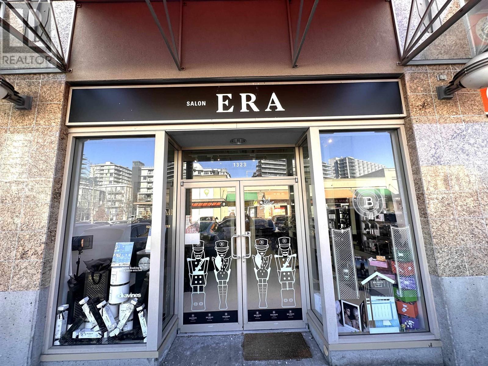 Listing Picture 13 of 16 : 1323 8368 CAPSTAN WAY, Richmond / 烈治文 - 魯藝地產 Yvonne Lu Group - MLS Medallion Club Member