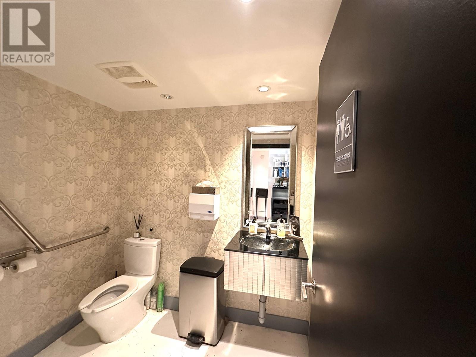 Listing Picture 5 of 16 : 1323 8368 CAPSTAN WAY, Richmond / 烈治文 - 魯藝地產 Yvonne Lu Group - MLS Medallion Club Member