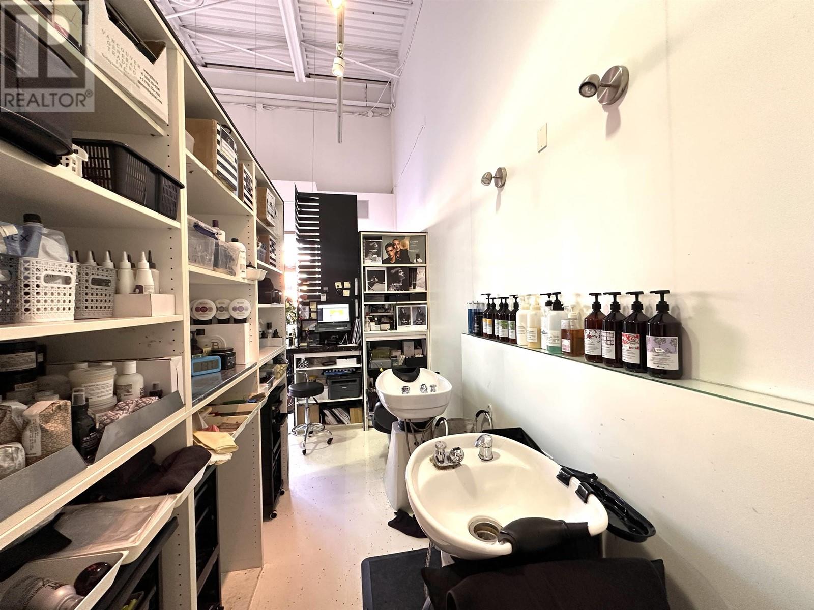 Listing Picture 10 of 16 : 1323 8368 CAPSTAN WAY, Richmond / 烈治文 - 魯藝地產 Yvonne Lu Group - MLS Medallion Club Member