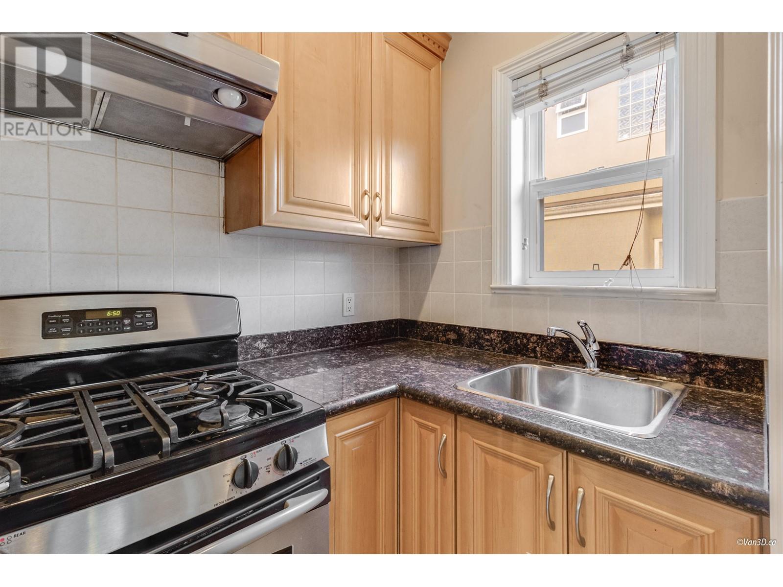 Listing Picture 11 of 25 : 229 W 41ST AVENUE, Vancouver / 溫哥華 - 魯藝地產 Yvonne Lu Group - MLS Medallion Club Member