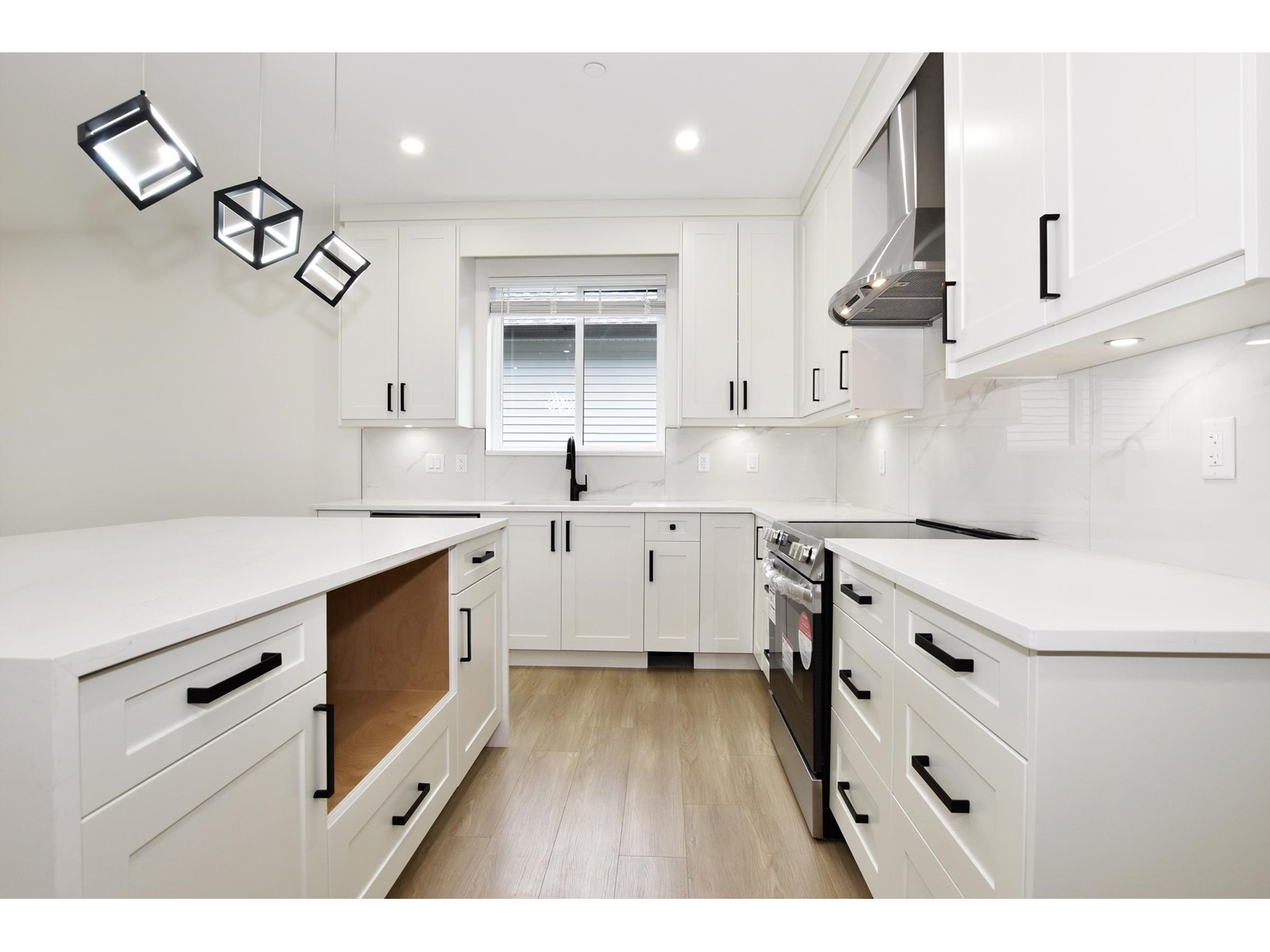 Property at 33953 BEST AVENUE image 4