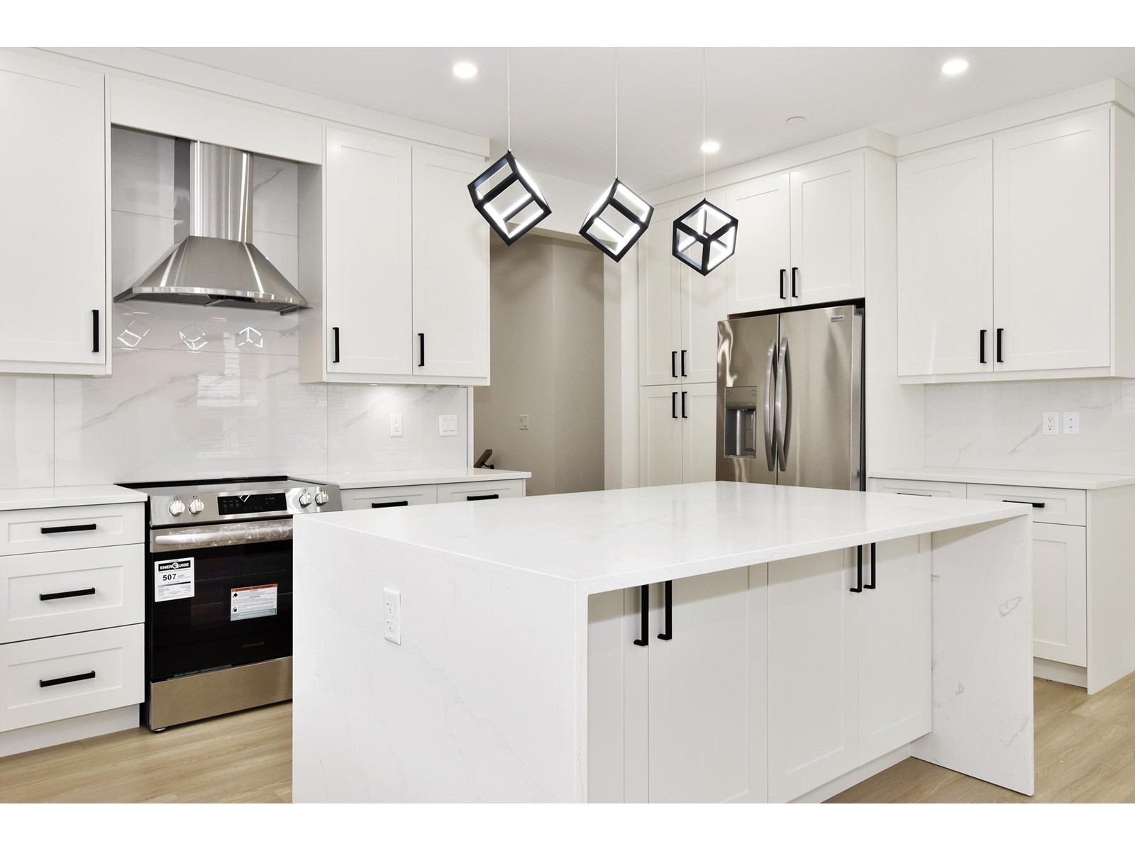 Property at 33953 BEST AVENUE image 3