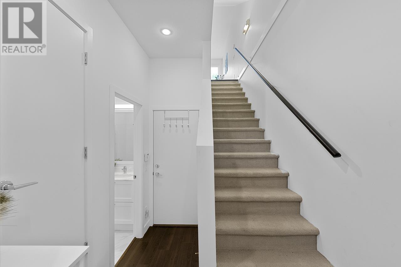 123 548 FOSTER AVENUE