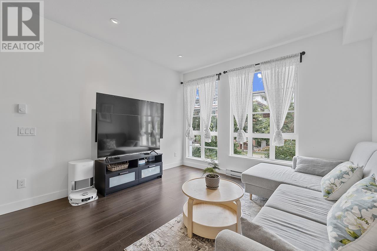 123 548 FOSTER AVENUE