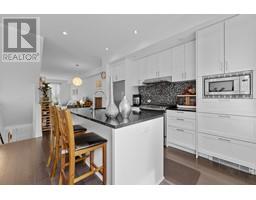 123 548 FOSTER AVENUE