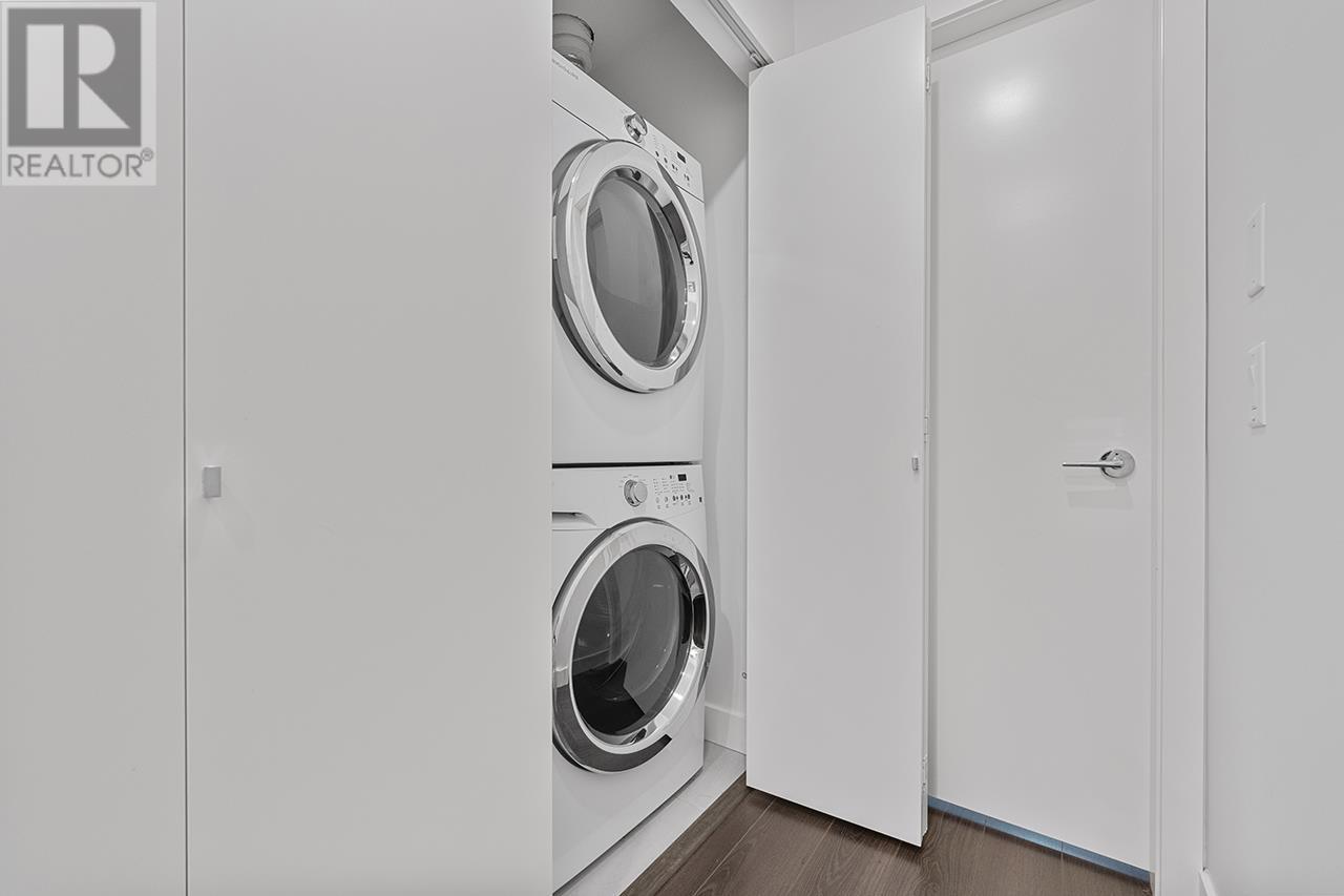 123 548 FOSTER AVENUE