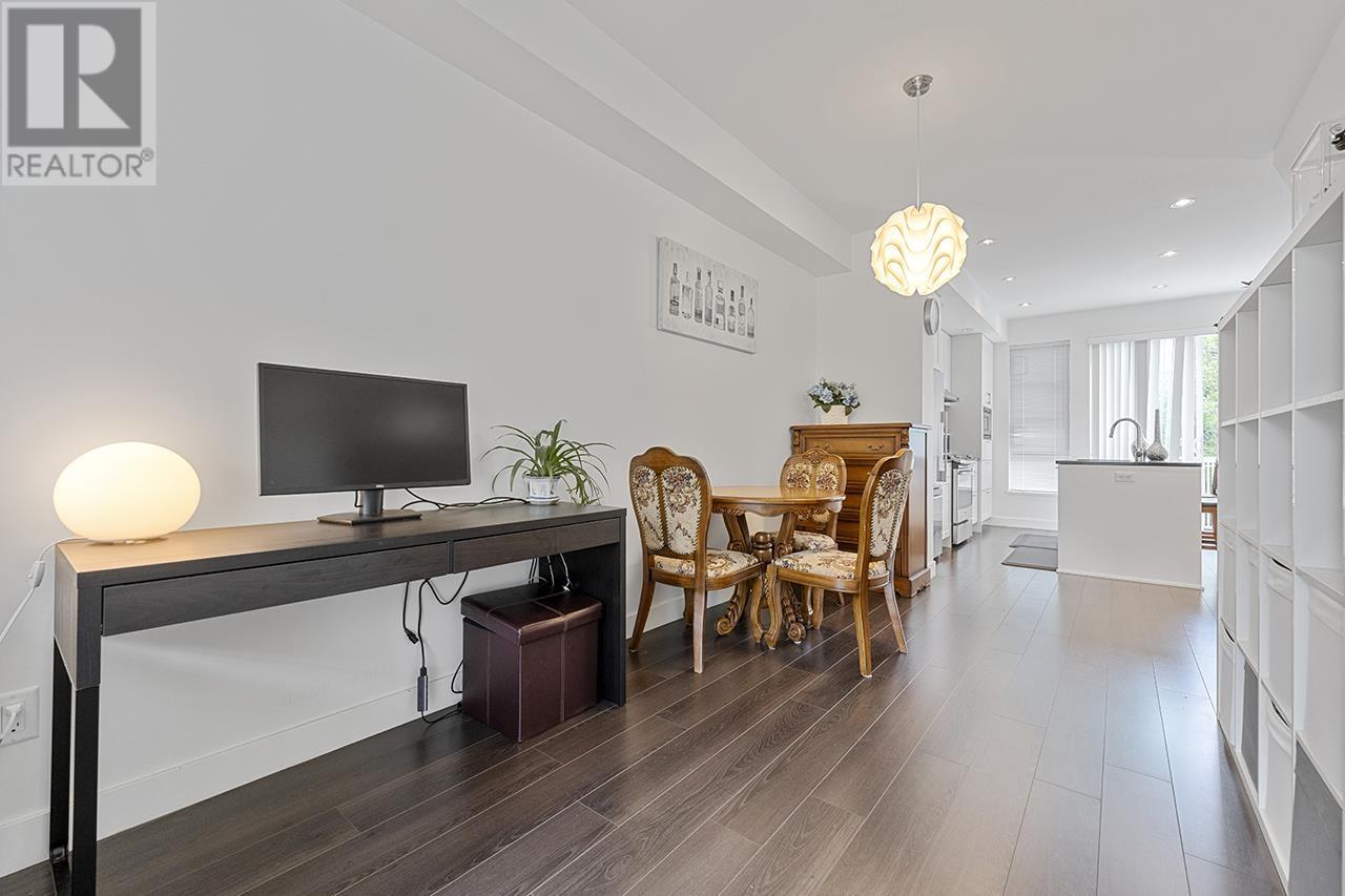 123 548 FOSTER AVENUE