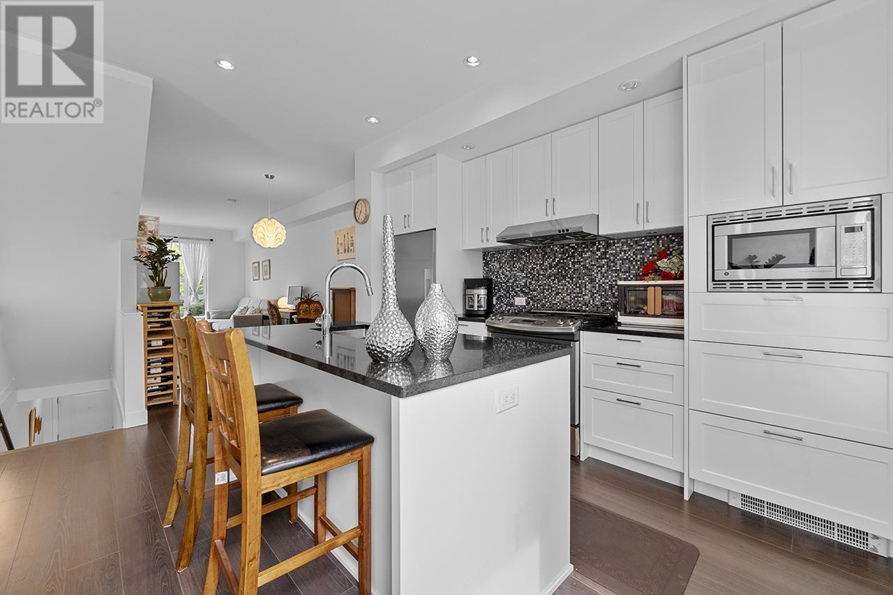 123 548 FOSTER AVENUE