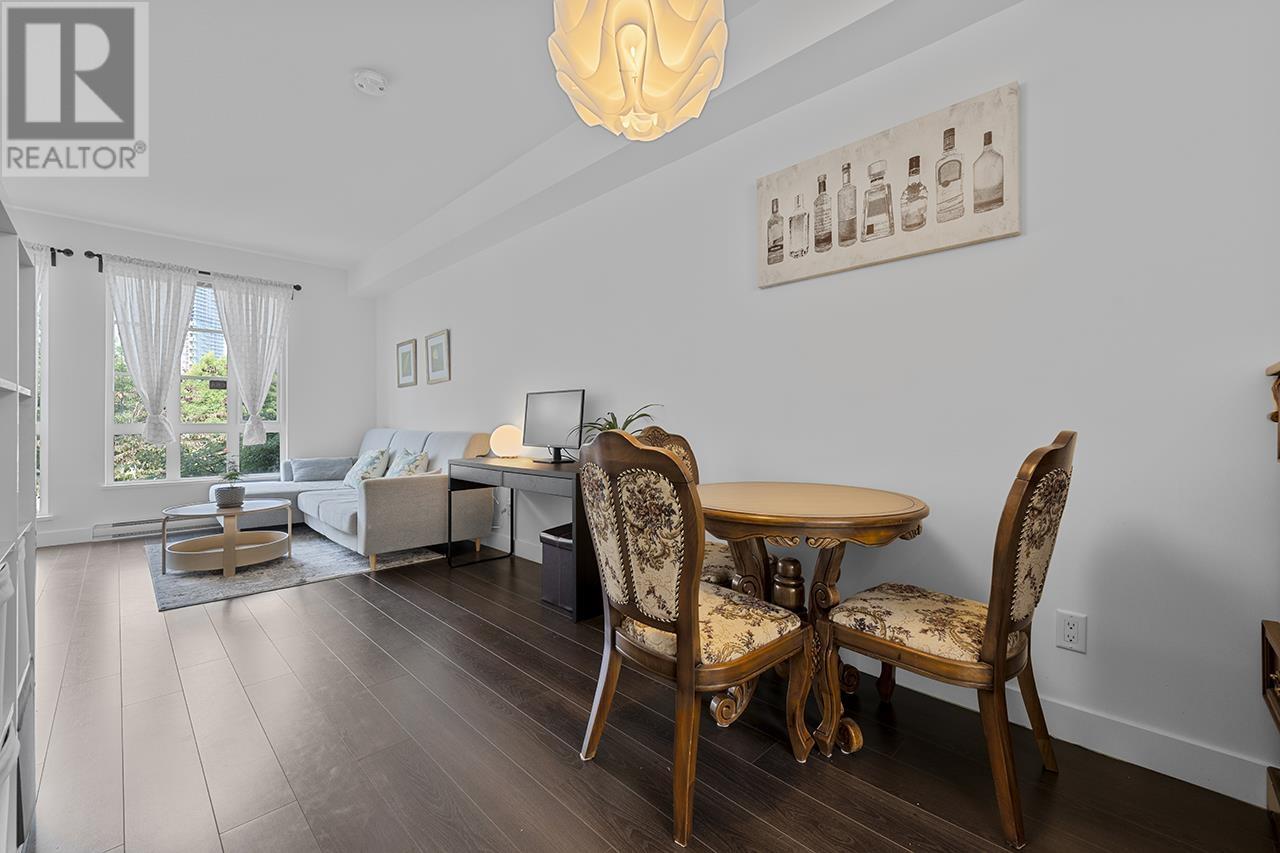 123 548 FOSTER AVENUE