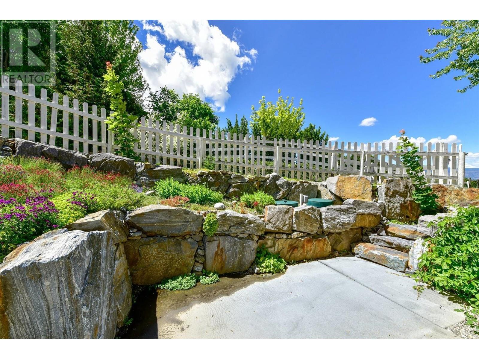 Property at 3672 Luxmoore Road image 4
