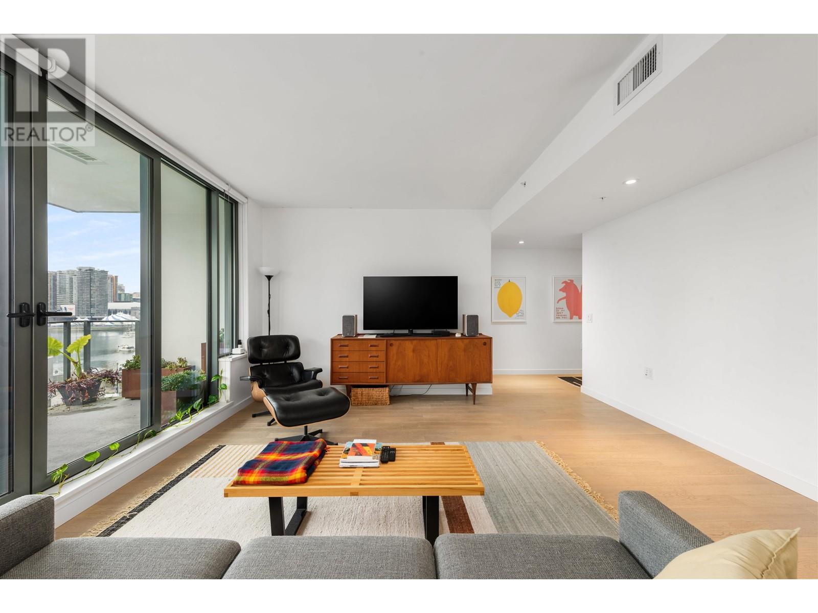 Listing Picture 9 of 31 : 903 1678 PULLMAN PORTER STREET, Vancouver / 溫哥華 - 魯藝地產 Yvonne Lu Group - MLS Medallion Club Member