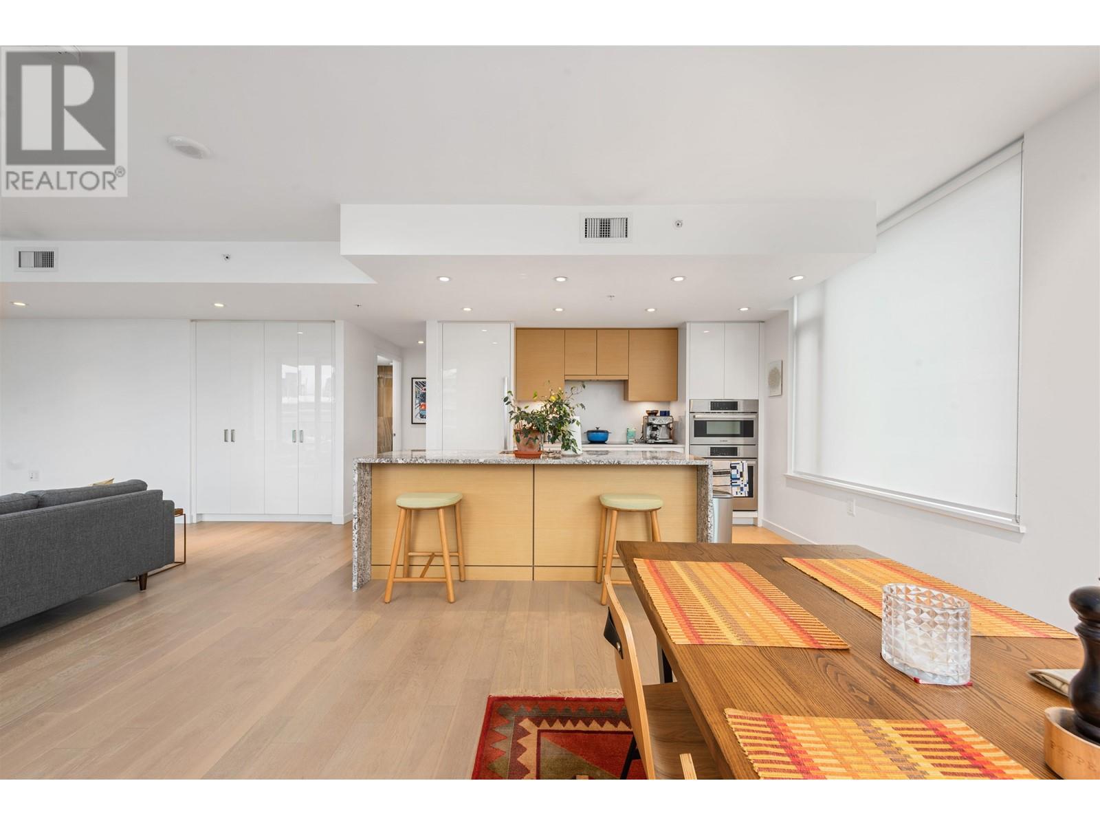 Listing Picture 2 of 31 : 903 1678 PULLMAN PORTER STREET, Vancouver / 溫哥華 - 魯藝地產 Yvonne Lu Group - MLS Medallion Club Member