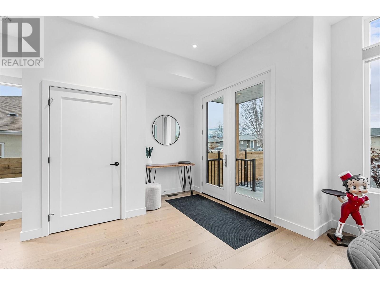 Property at 801 Francis Avenue image 4