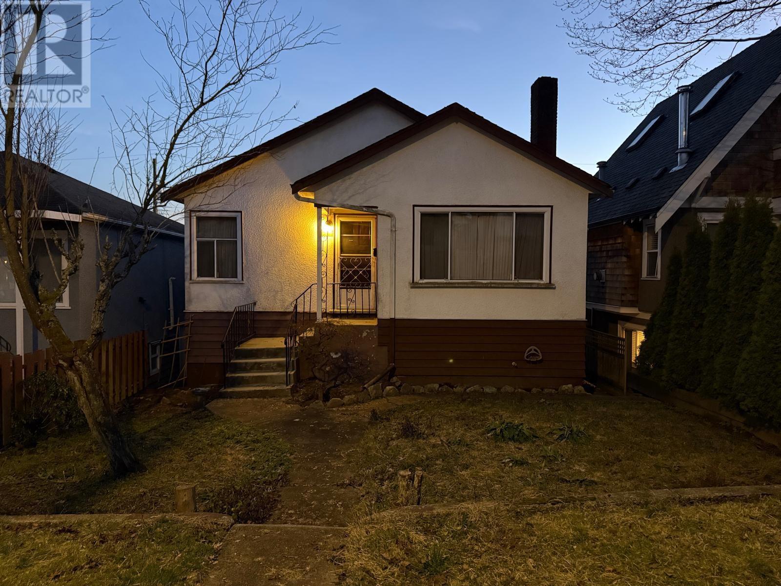 Property at 2656 ADANAC STREET image 1
