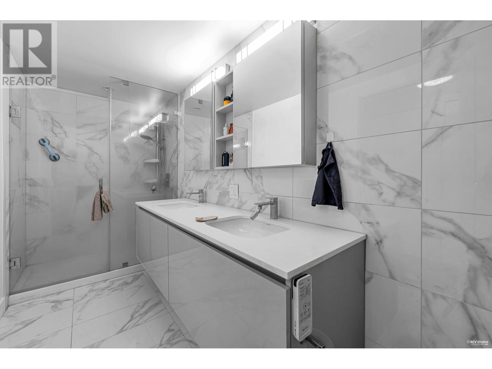 Property at 703 5766 GILBERT ROAD image 3
