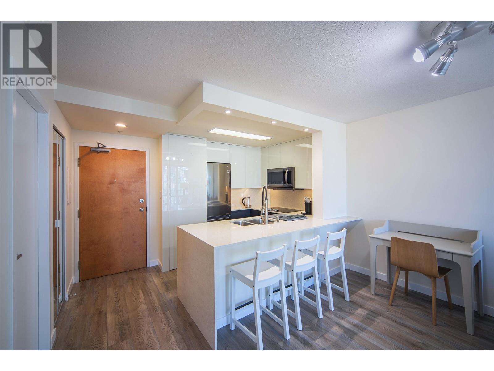 Listing Picture 3 of 15 : 2302 1166 MELVILLE STREET, Vancouver / 溫哥華 - 魯藝地產 Yvonne Lu Group - MLS Medallion Club Member