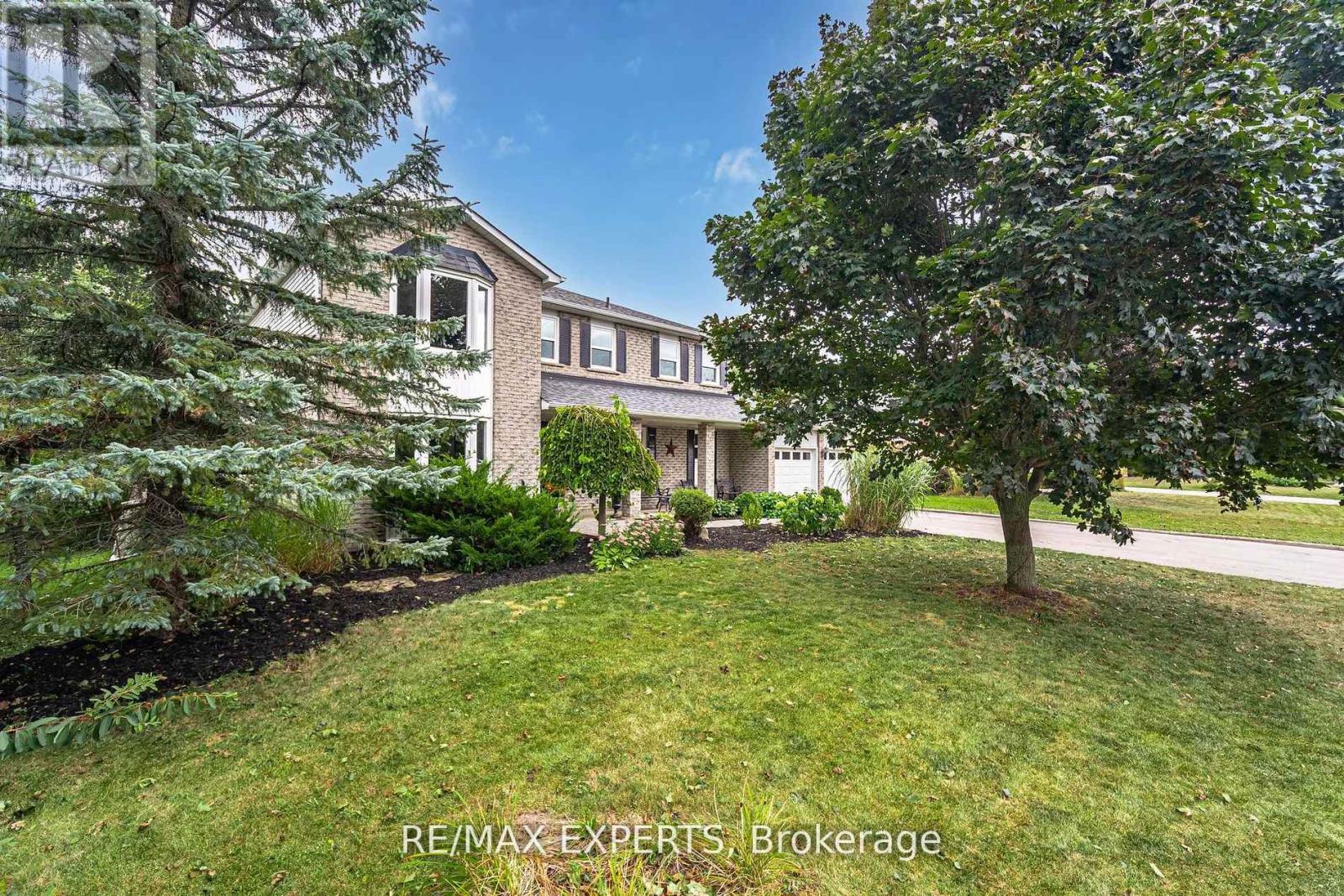 Property at 37 ERINLEA CRESCENT image 2