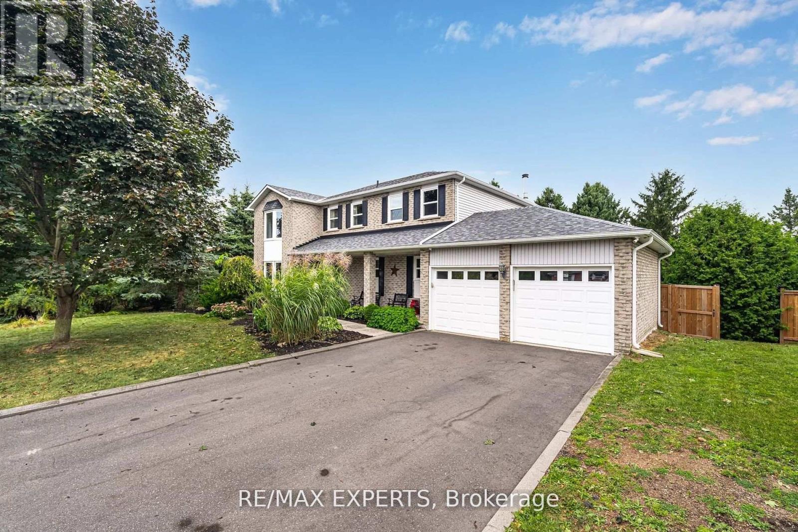 Property at 37 ERINLEA CRESCENT image 4