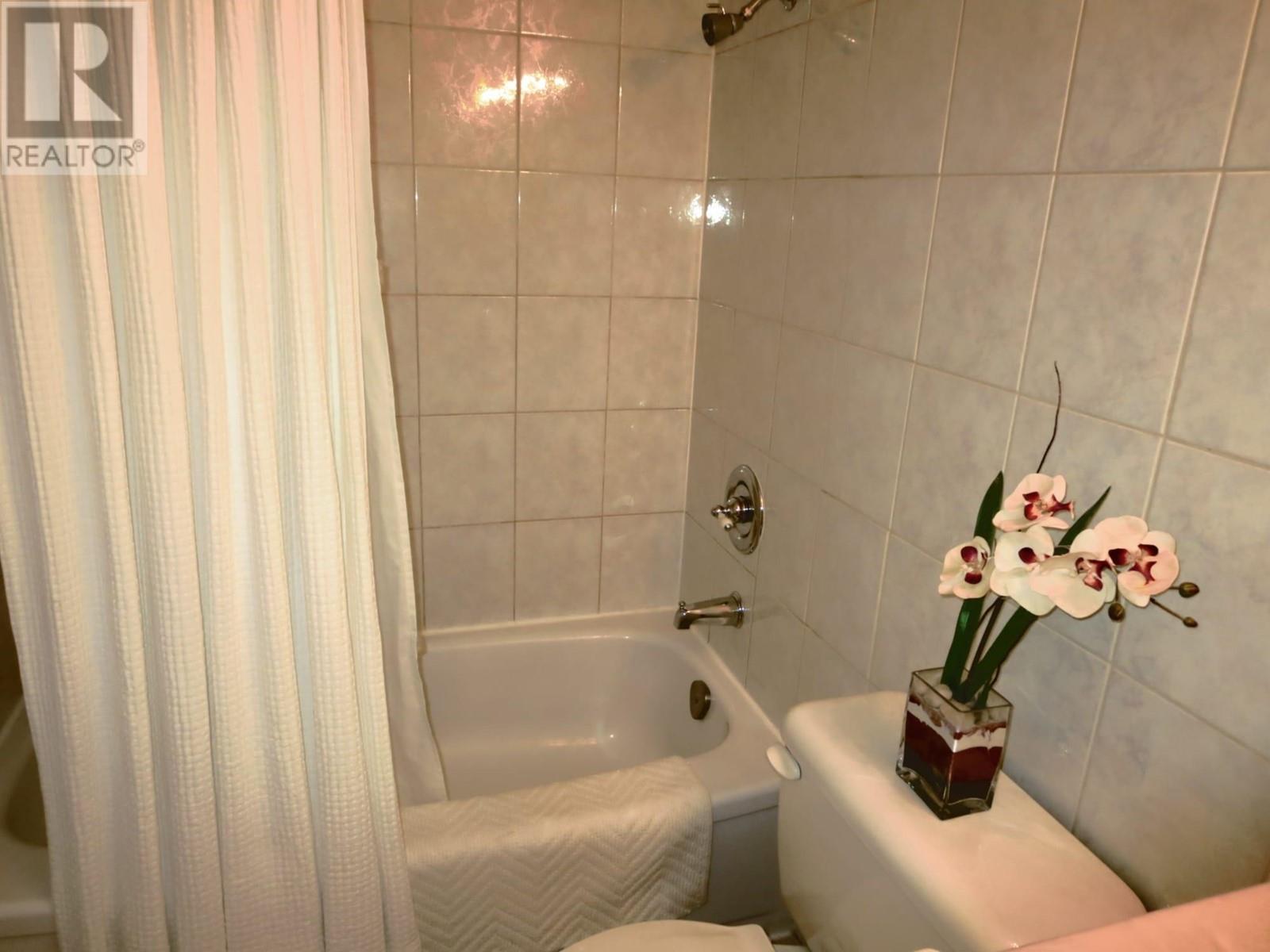Listing Picture 4 of 16 : 103 7240 LINDSAY ROAD, Richmond / 烈治文 - 魯藝地產 Yvonne Lu Group - MLS Medallion Club Member