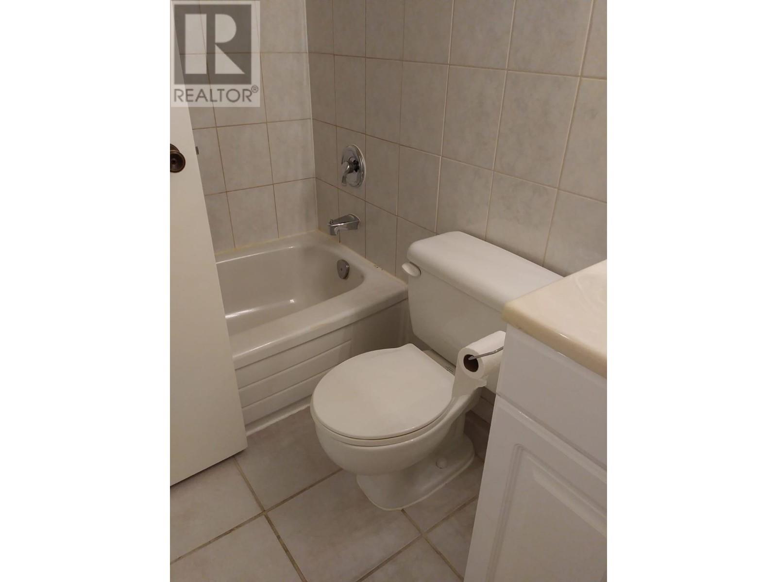 Listing Picture 6 of 16 : 103 7240 LINDSAY ROAD, Richmond / 烈治文 - 魯藝地產 Yvonne Lu Group - MLS Medallion Club Member