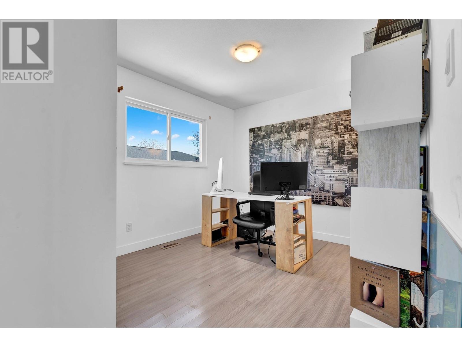 Listing Picture 19 of 22 : 22695 FRASERBANK CRESCENT, Richmond / 烈治文 - 魯藝地產 Yvonne Lu Group - MLS Medallion Club Member