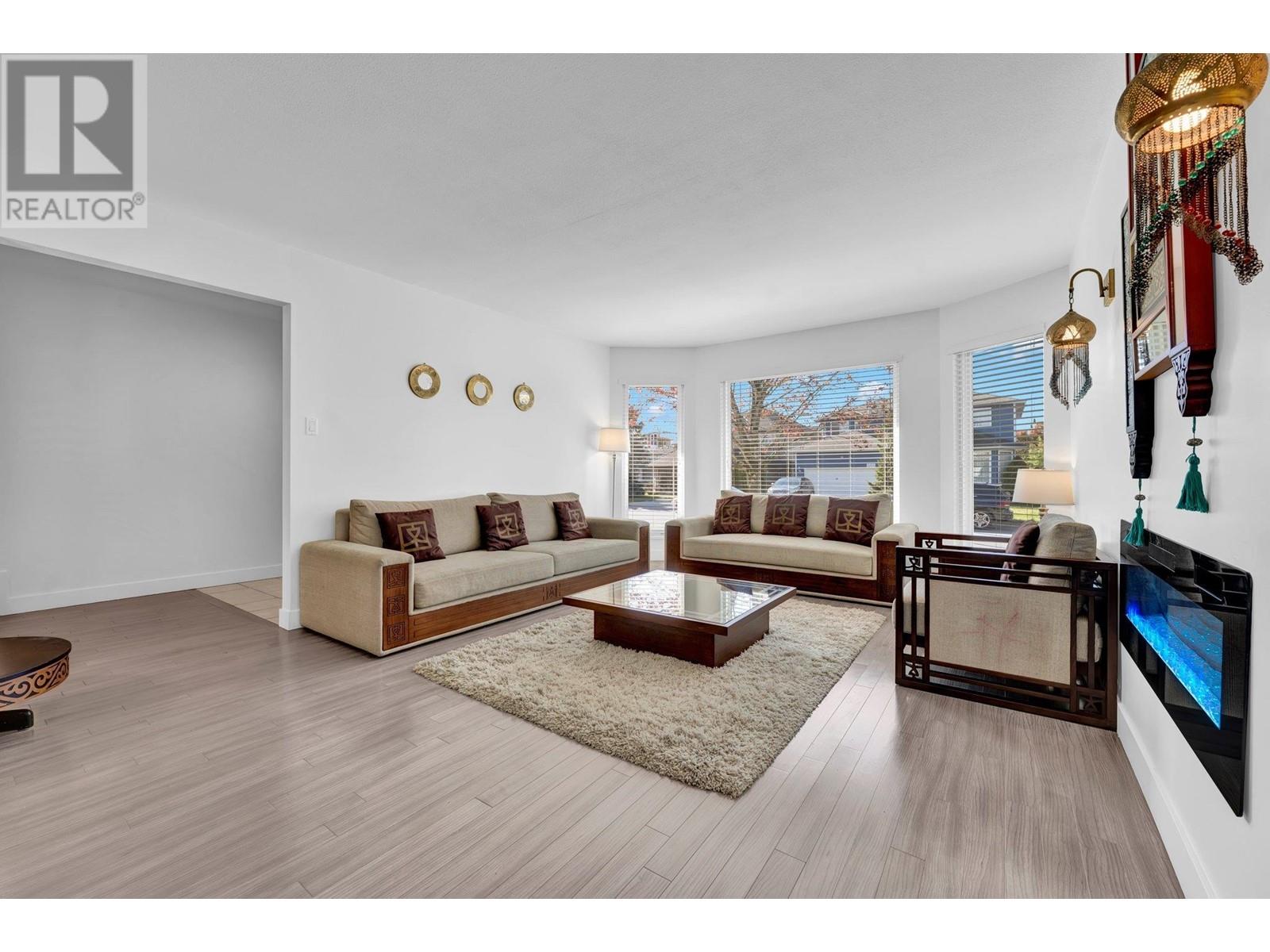 Listing Picture 4 of 22 : 22695 FRASERBANK CRESCENT, Richmond / 烈治文 - 魯藝地產 Yvonne Lu Group - MLS Medallion Club Member