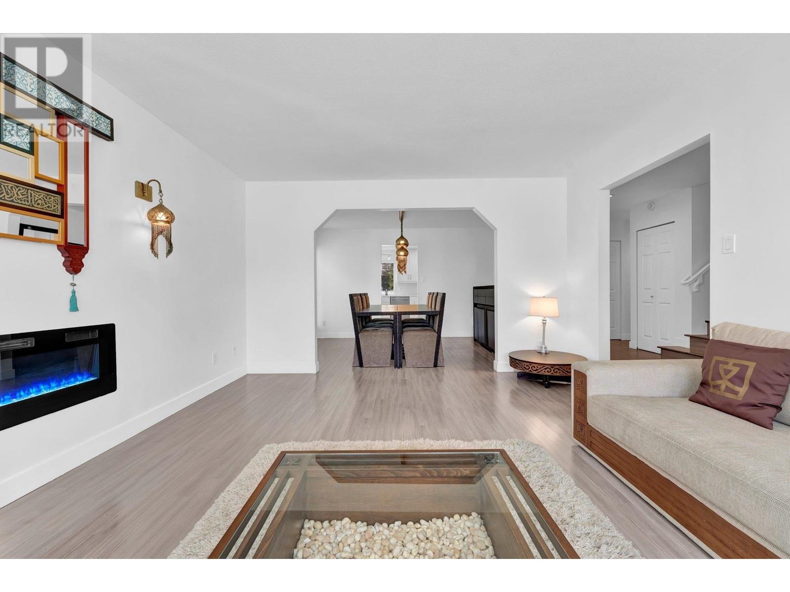 Listing Picture 6 of 22 : 22695 FRASERBANK CRESCENT, Richmond / 烈治文 - 魯藝地產 Yvonne Lu Group - MLS Medallion Club Member