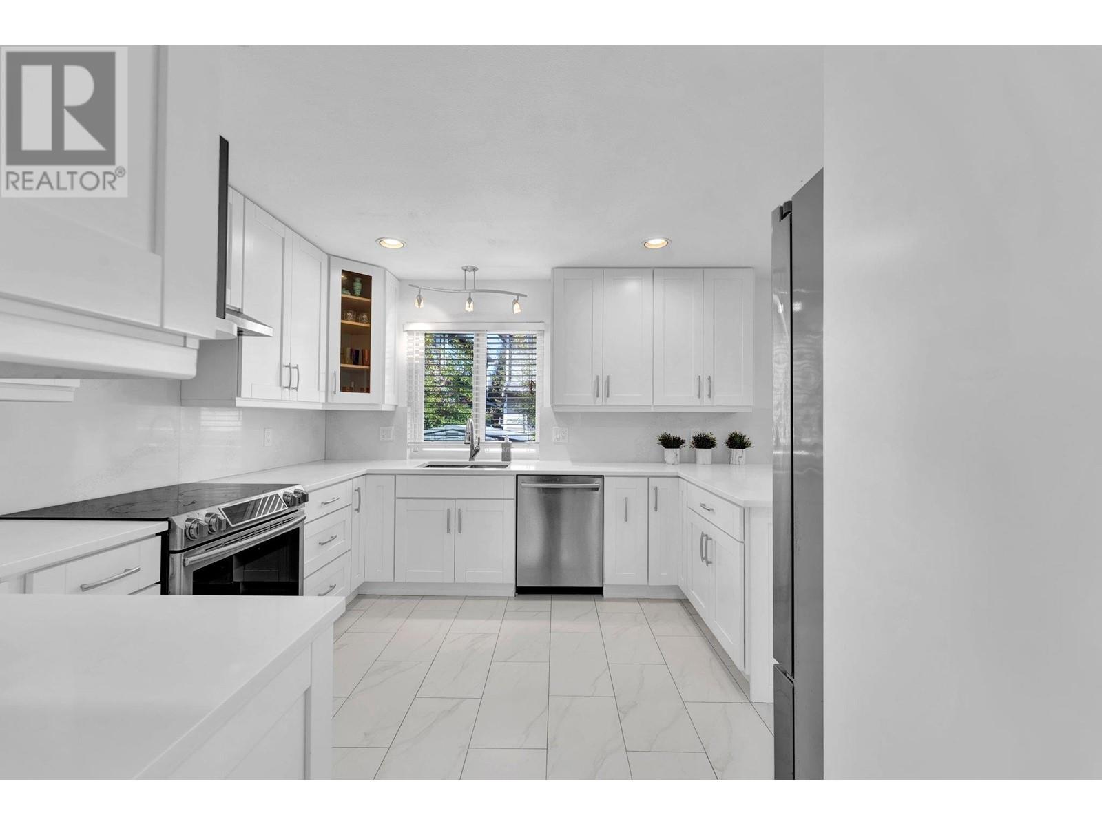 Listing Picture 7 of 22 : 22695 FRASERBANK CRESCENT, Richmond / 烈治文 - 魯藝地產 Yvonne Lu Group - MLS Medallion Club Member