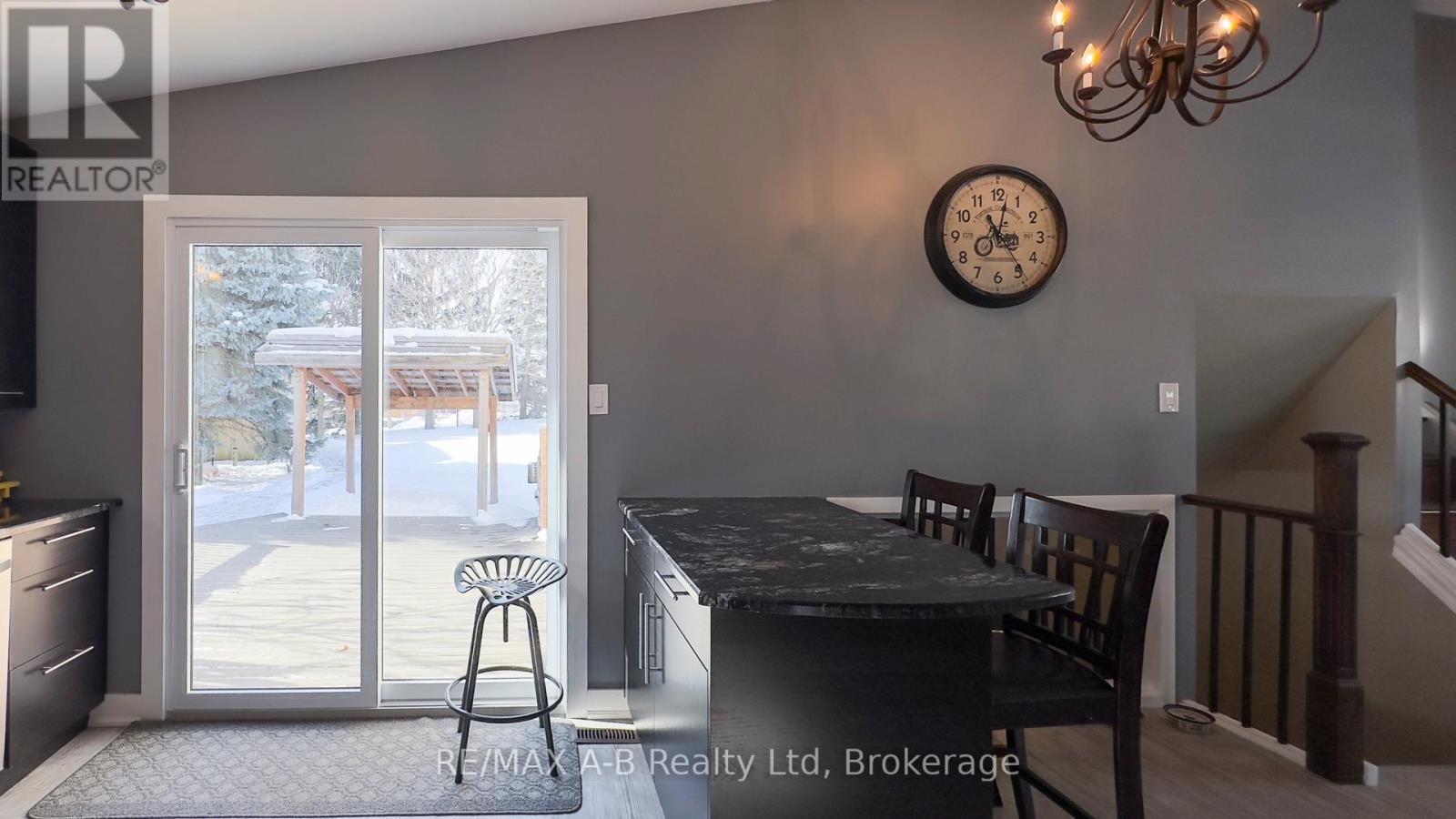 36 Meadowridge Drive, St. Marys, Ontario  N4X 1B7 - Photo 12 - X11944670