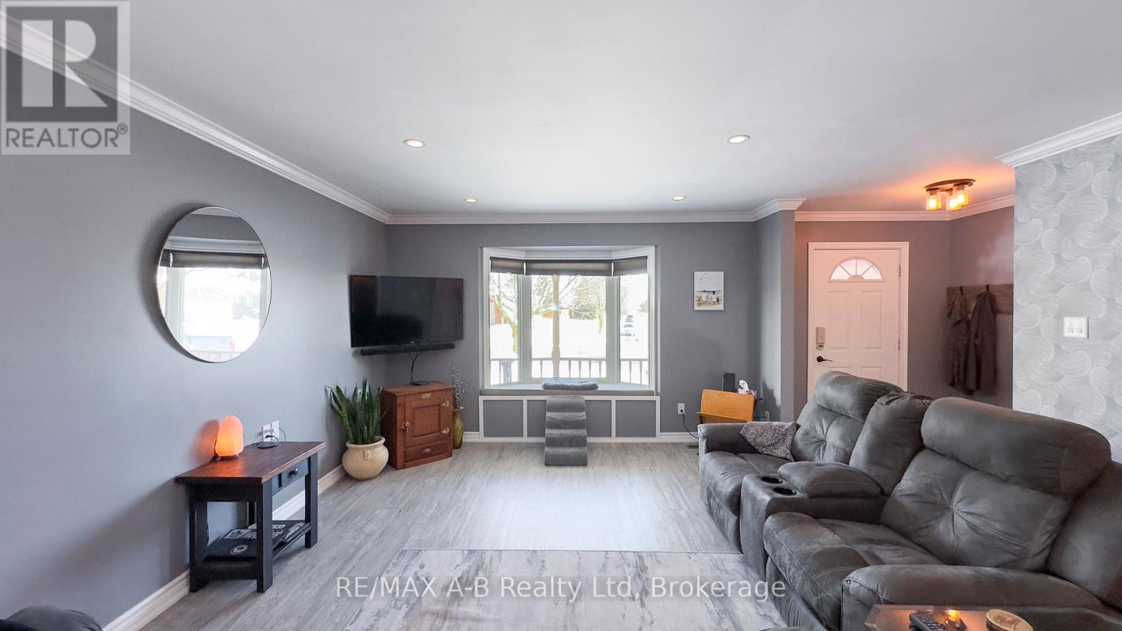 36 Meadowridge Drive, St. Marys, Ontario  N4X 1B7 - Photo 4 - X11944670